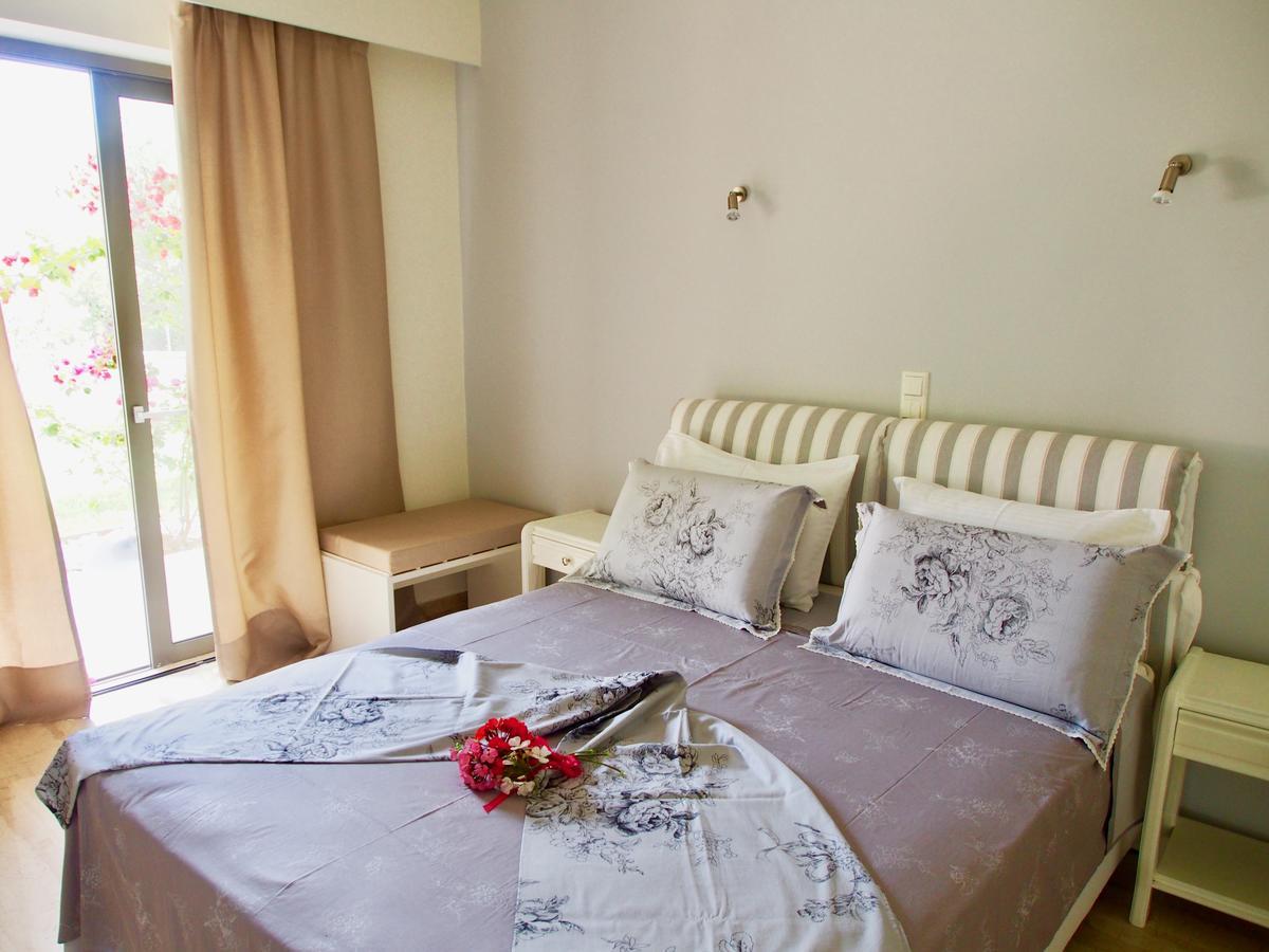 Lena Mare Aparthotel Chrani Exteriör bild