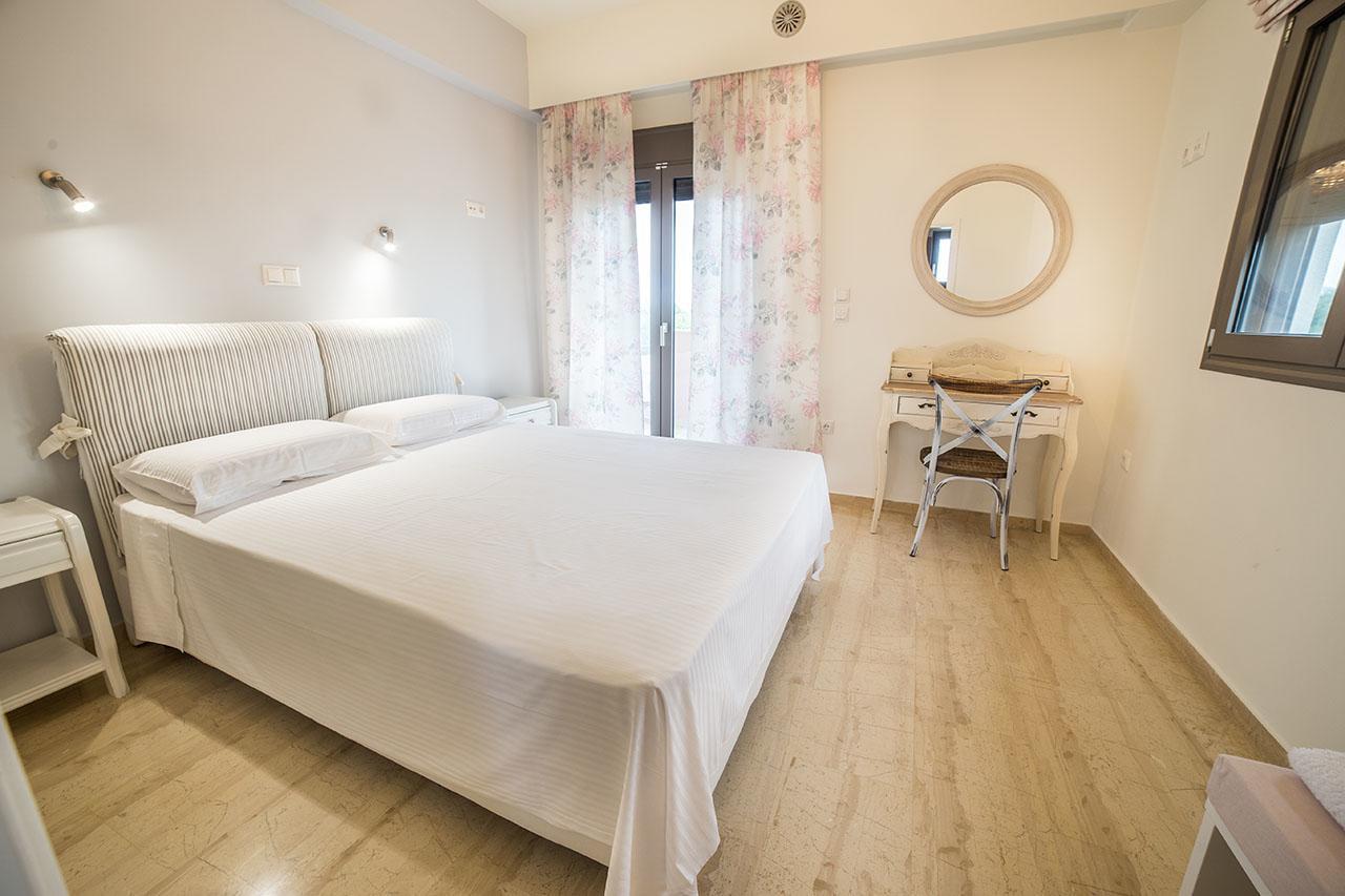 Lena Mare Aparthotel Chrani Exteriör bild